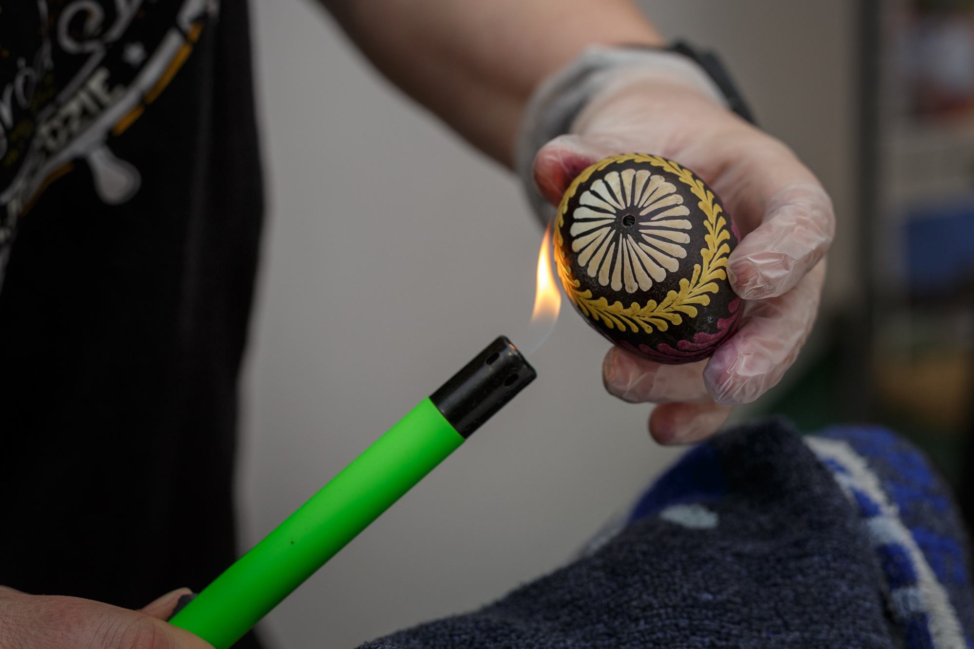 tworzenie pisanek, usuwanie wosku